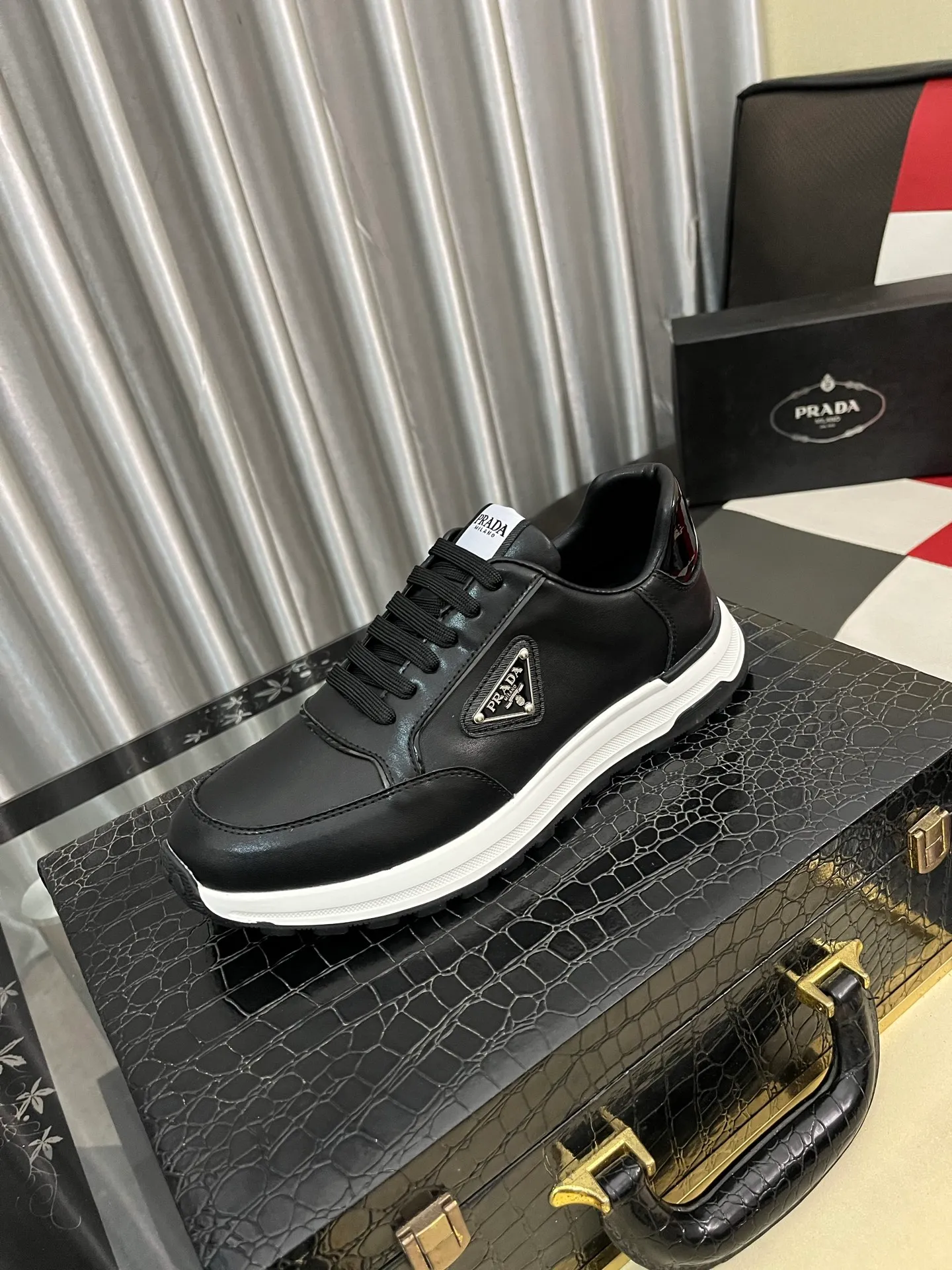 Men's shoes 💰420⌚️⌚️【PRADA】Prada casual shoes, originally developed 1:1, made of high-mercerized cowhide with imported cowhide, silk sheepskin lining, rubber outsole, comfortable and soft on the foot, size: 38-442️⃣Colors available